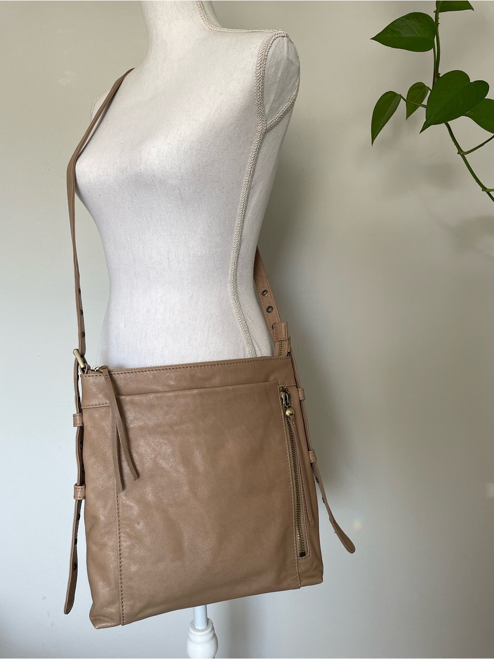 HOBO Treaty Genuine Leather Adjustable Crossbody Bag - Taupe/Tan
